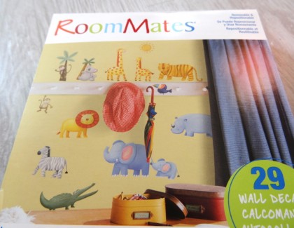 Wandsticker von RoomMates – Wir dekorieren!